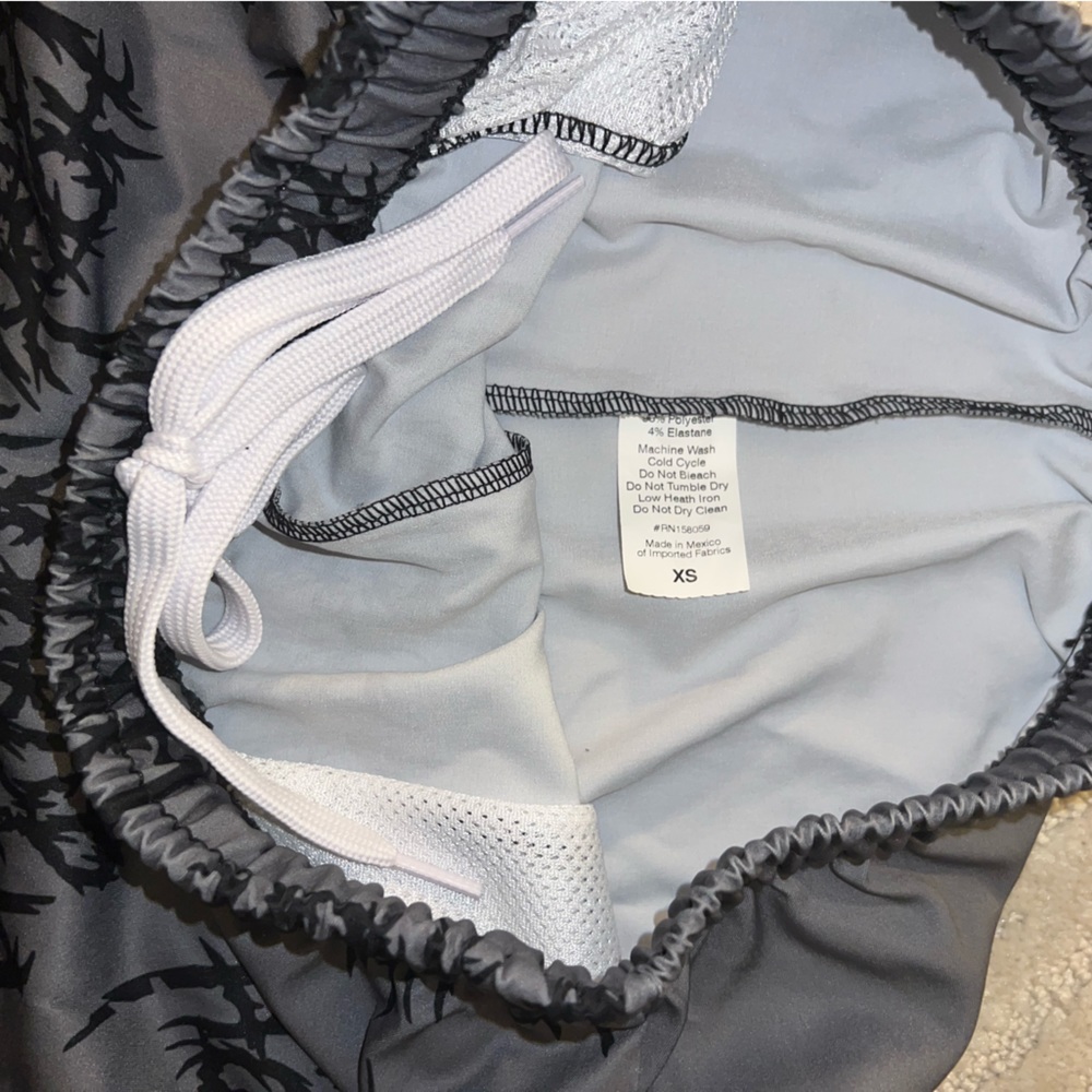 HOOKUP HOTSHOT SHORTS - Picture 2 of 2